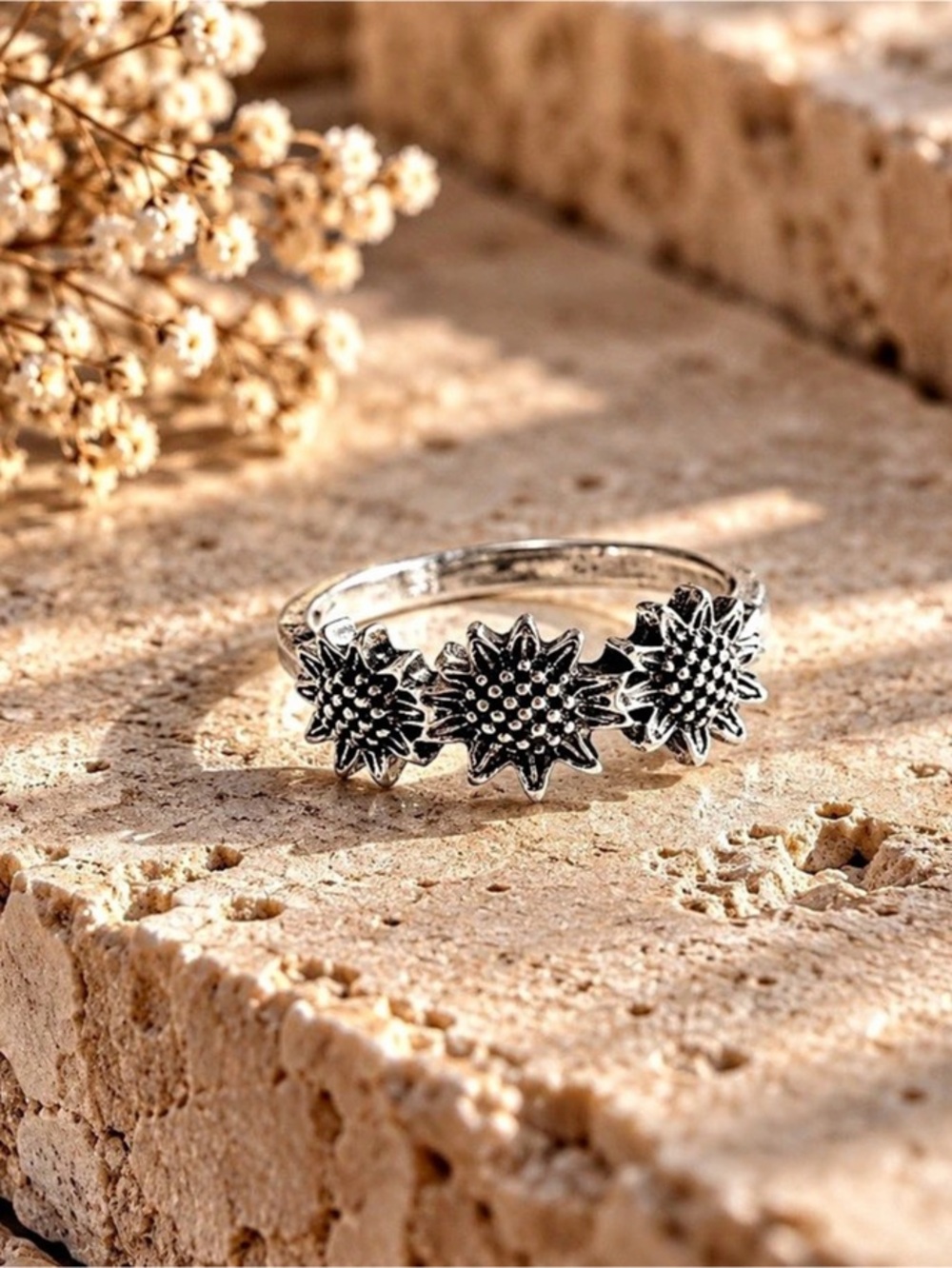 Silver tone Floral Ring